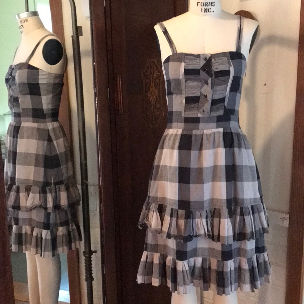 TROVATA Tiered Plaid Dress. Small. NWOT ♡